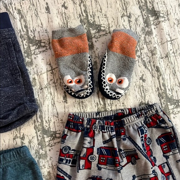 Kids' Clothing Set with Vehicles and Animal Prints - Picture 8 of 8
